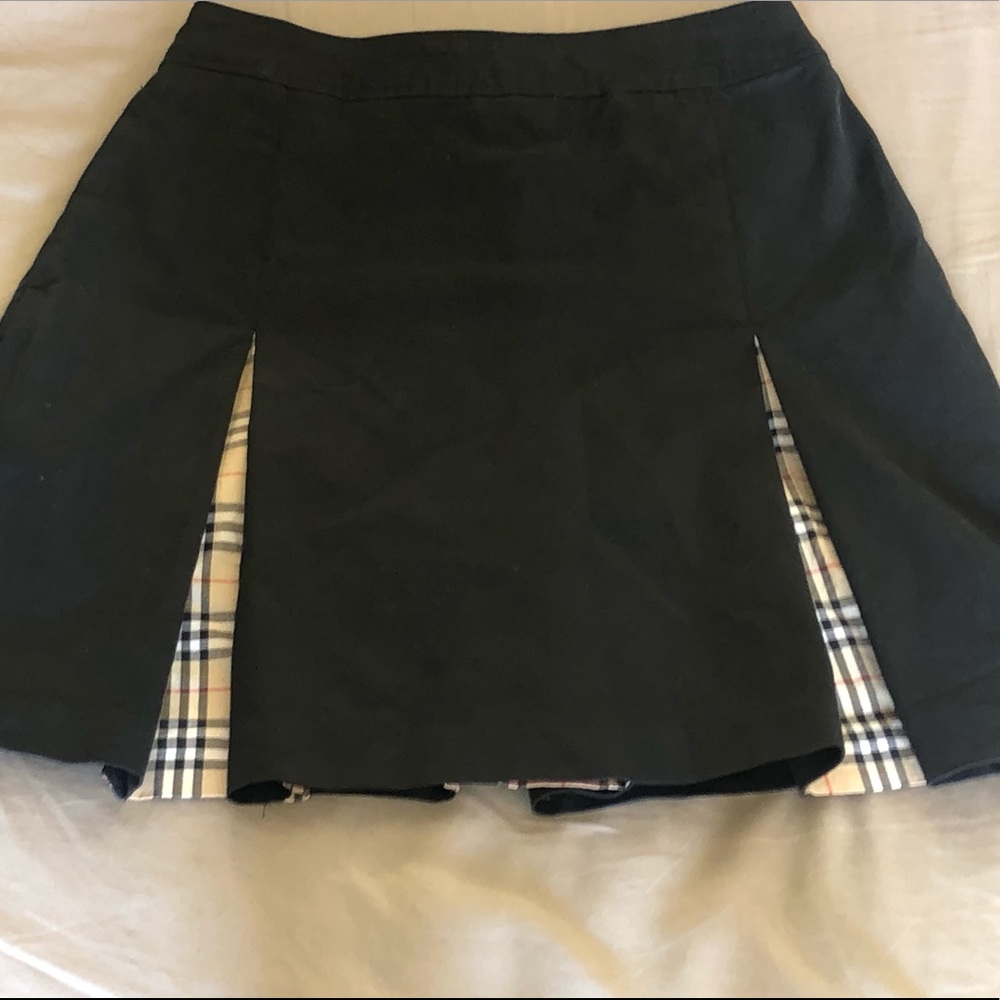Burberry Skirt perfect for summer !!! It’s a Beautiful skirt !!